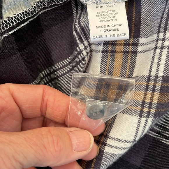 NWOT Love Tree plaid cotton flannel oversize long sleeve crop length shirt - Picture 11 of 11